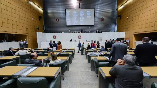 Alesp derruba exigência de comprovante de vacina em SP