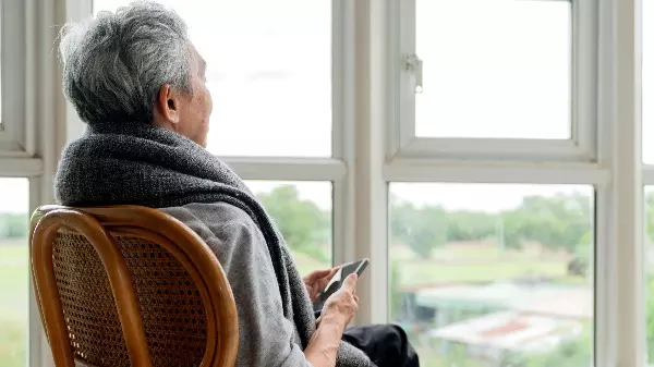 Alzheimer: terapia de reposição hormonal pode ajudar a reduzir risco em mulheres