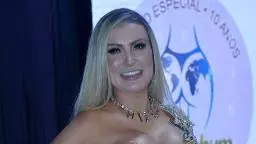 Andressa Urach admite ter vergonha do passado e detona fama