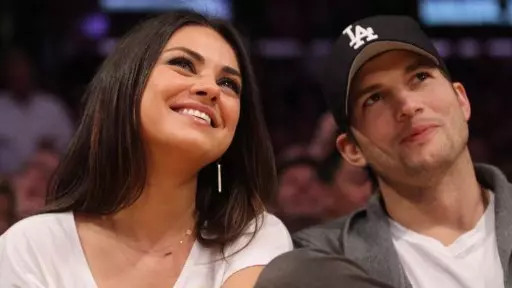 Ashton Kutcher aparece pela primeira vez após doença que impediu de ver e andar; foto