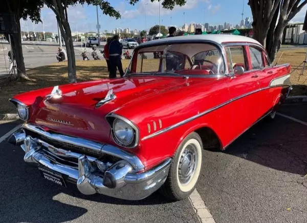 AutoShow promove Halloween com encontro de carros antigos