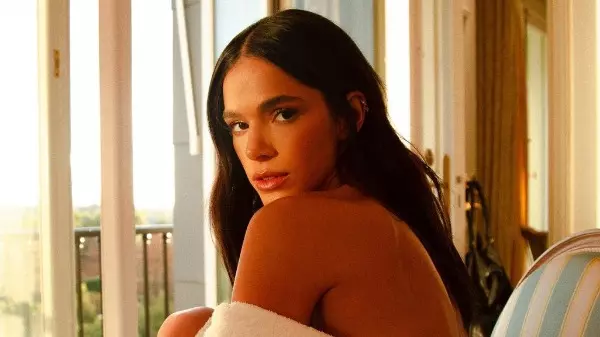 De volta ao Brasil, Bruna Marquezine planeja escrever e dirigir