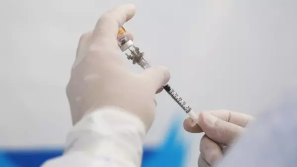 Meningite: Saiba os sintomas e como é transmitida a doença