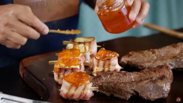 Aprenda a fazer uma picanha acompanhada com um medalhão de queijo coalho