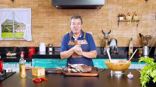 Aprenda a fazer rocambole de carne moída recheado com queijo