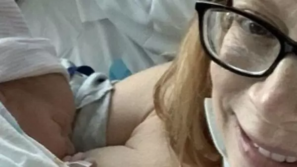Mulher dá à luz bebê depois de fazer Fertilização in Vitro aos 50 anos