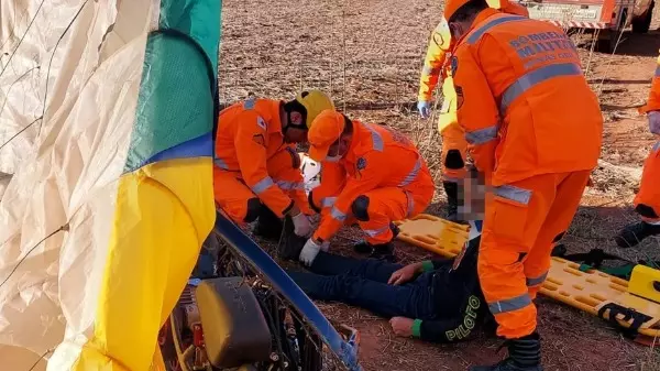Piloto de paramotor bate em fio de alta tensão e fica gravemente ferido