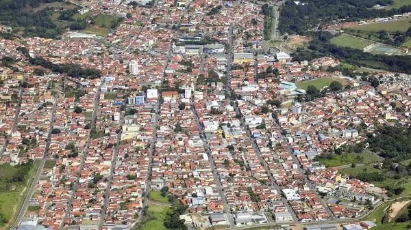 Extrema encontra a cidade de Veneza, nesta quinta (18)