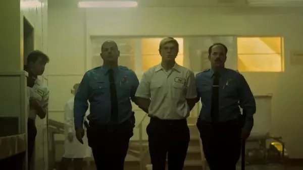 Família da vítima de Jeffrey Dahmer diz ter sido retraumatizada com série