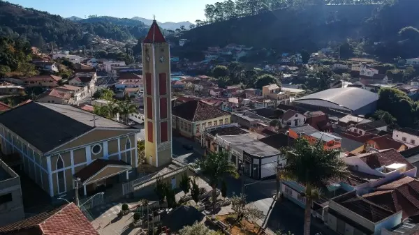 Prefeitura de Delfim Moreira (MG) anuncia concurso público; salários chegam a quase R$ 4 mil