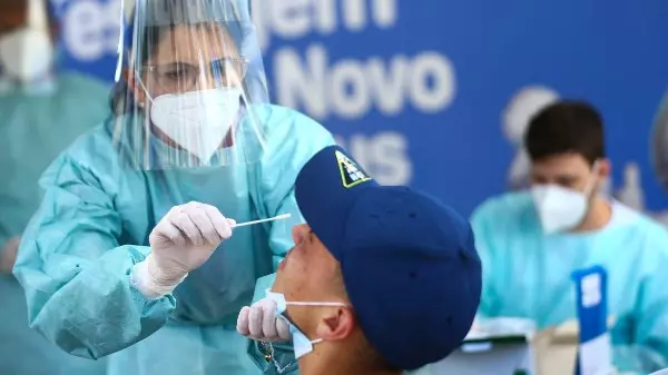 Covid-19 pode ser detectada em lágrimas, aponta estudo da USP