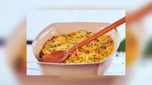 Farofa com farinha de milho e talos: veja como preparar a receita