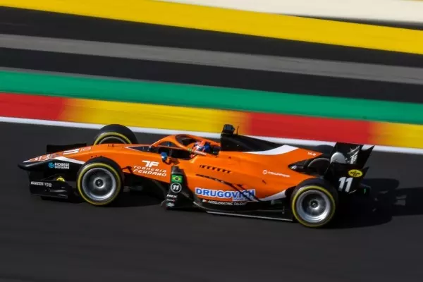Felipe Drugovich sobe ao pódio em Spa e amplia liderança