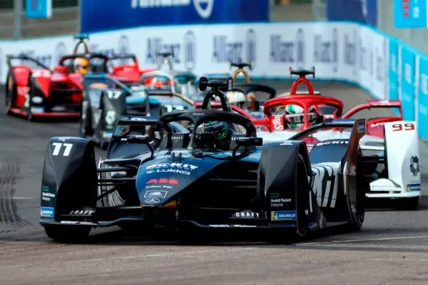 Brasileiro Lucas di Grassi vence mais uma etapa na Fórmula E