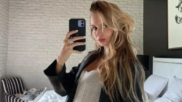 Internada e grávida de gêmeos, Isabella Scherer diz estar tudo bem com os bebês