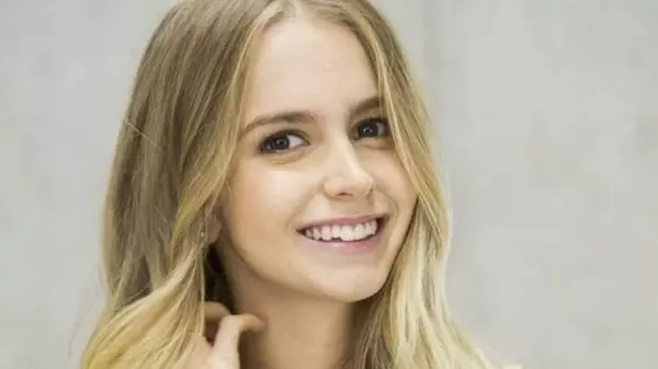 Grávida de gêmeos, Isabella Scherer diz estar internada: Tudo bem com os bebês