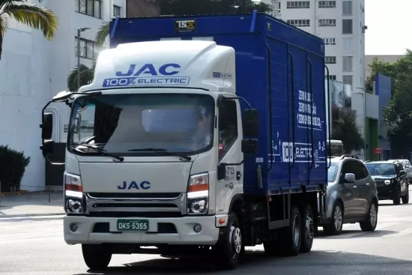 JAC lança seu primeiro caminhão médio 100% elétrico