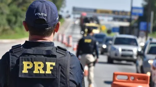 Acidente entre dois veículos na BR-459, em Pouso Alegre (MG)