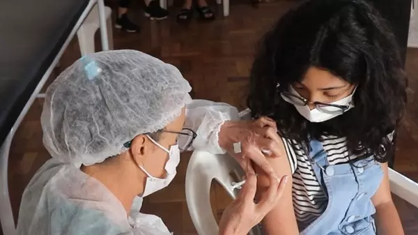 Vacina contra meningite é ampliada para adolescentes