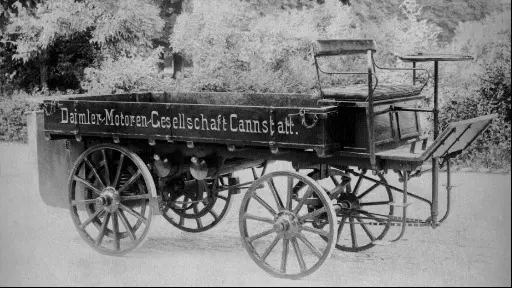 Mercedes Benz está comemorando 125 anos do primeiro caminhão