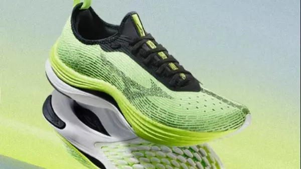 Mizuno traz o Wave Aero 20+R de volta ao Brasil focado nos corredores velozes