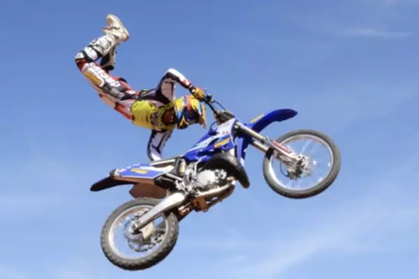 Multi-campeão de motocross fará show no aniversário de Socorro