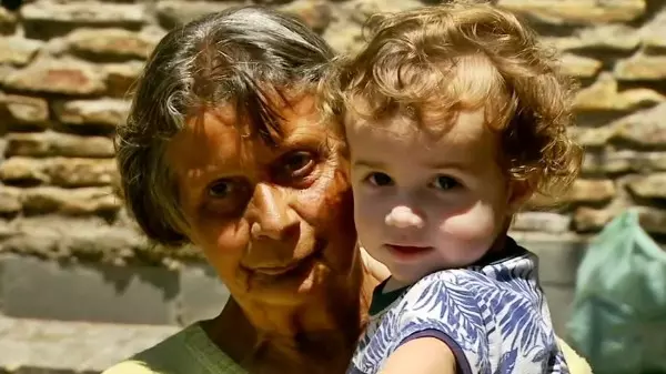 Nasci de novo, diz mulher quase atingida por muro que desabou