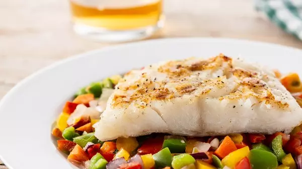 Bacalhau assado no papelote: veja receita completa