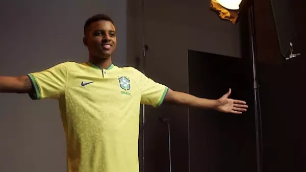 Nike proíbe nomes de Lula, Bolsonaro e mito na camisa da seleção