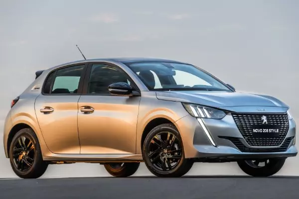 Depois de quase dois anos de espera, 208 um "novo" motor