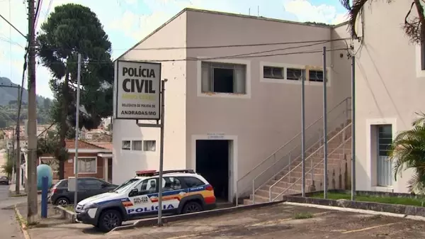 Homem agride mulher e é acertado na cabeça com marreta