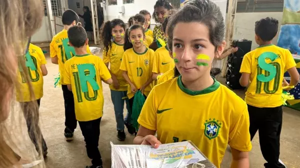 Parceria público-privada leva Copa do Mundo à escola rural