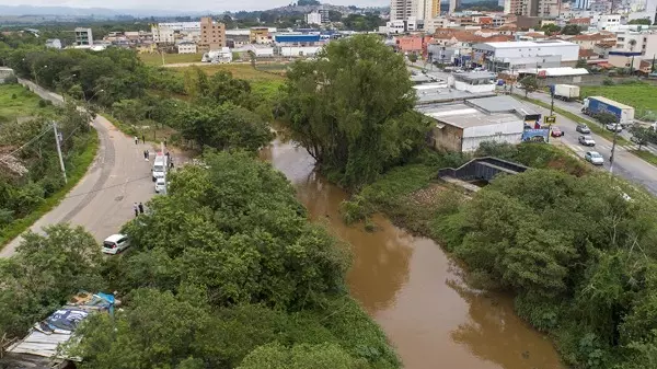 Corpo de homem é encontrado com sinais de violência em rio de Pouso Alegre