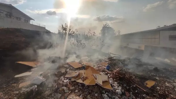 Incêndio atinge terreno do Cidade Aracy em São Carlos