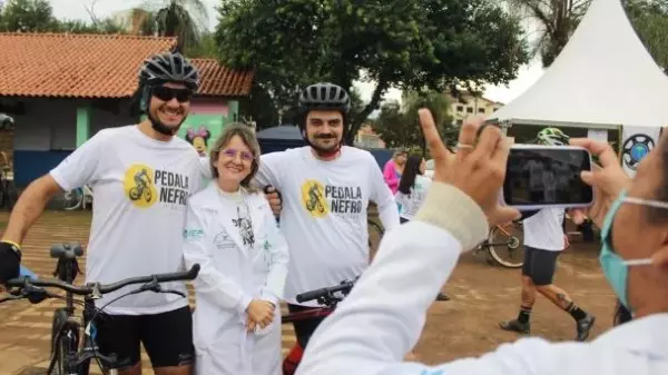Santa Casa recebe doação de TVs para sessão de filmes durante hemodiálise