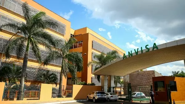 Anvisa suspende venda de produto que provoca intoxicação ocular