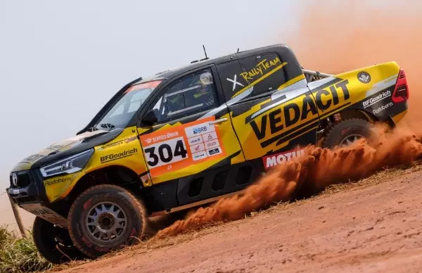 Dupla tetracampeã vencem a 3ª etapa do maior rally do mundo