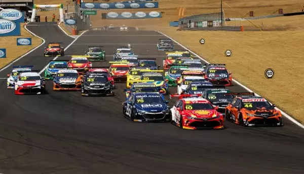 Equipe dirigida por uma mulher consegue vitória na Stock Car