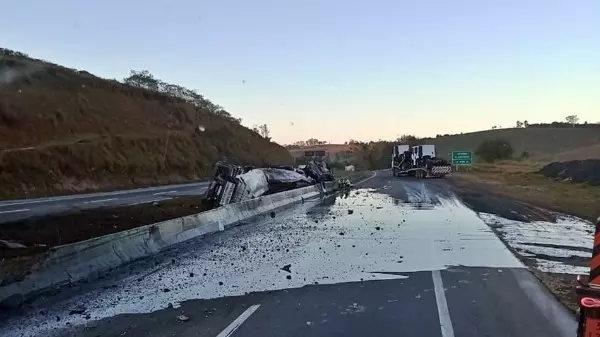 Tombamentos causam congestionamentos na Fernão Dias