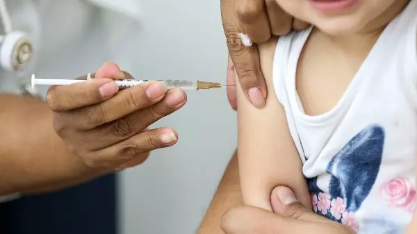 Vacinas contra a covid-19 para crianças estão esgotadas